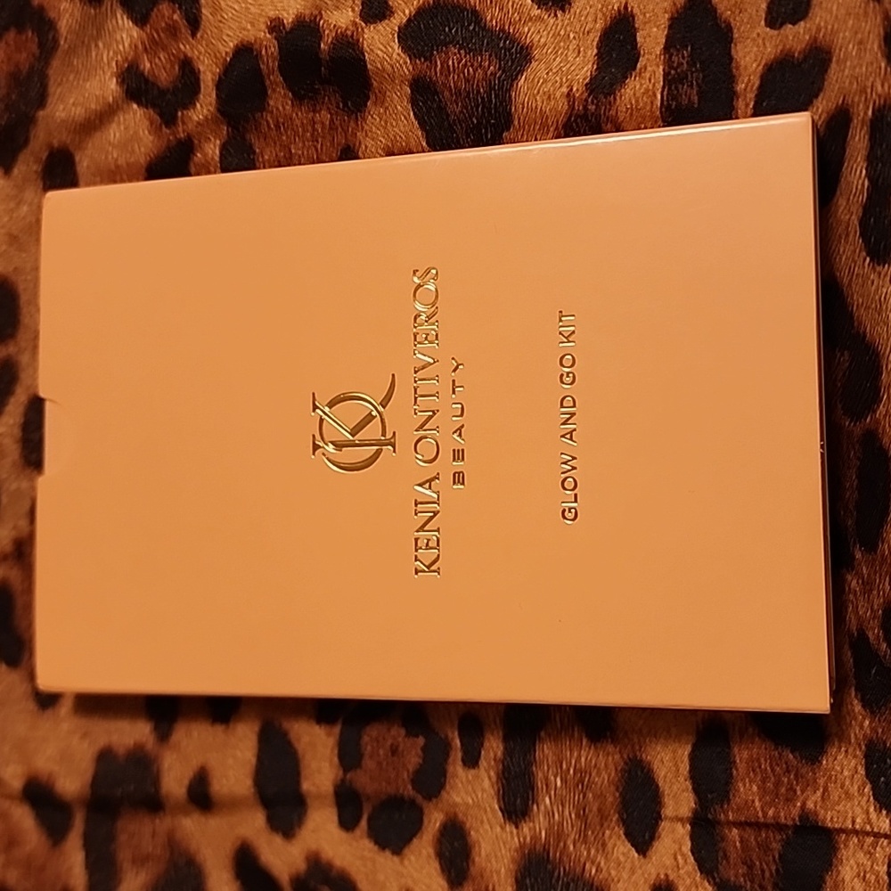 Kenia Ontiveros Eye Shadow, brow powder, face powder